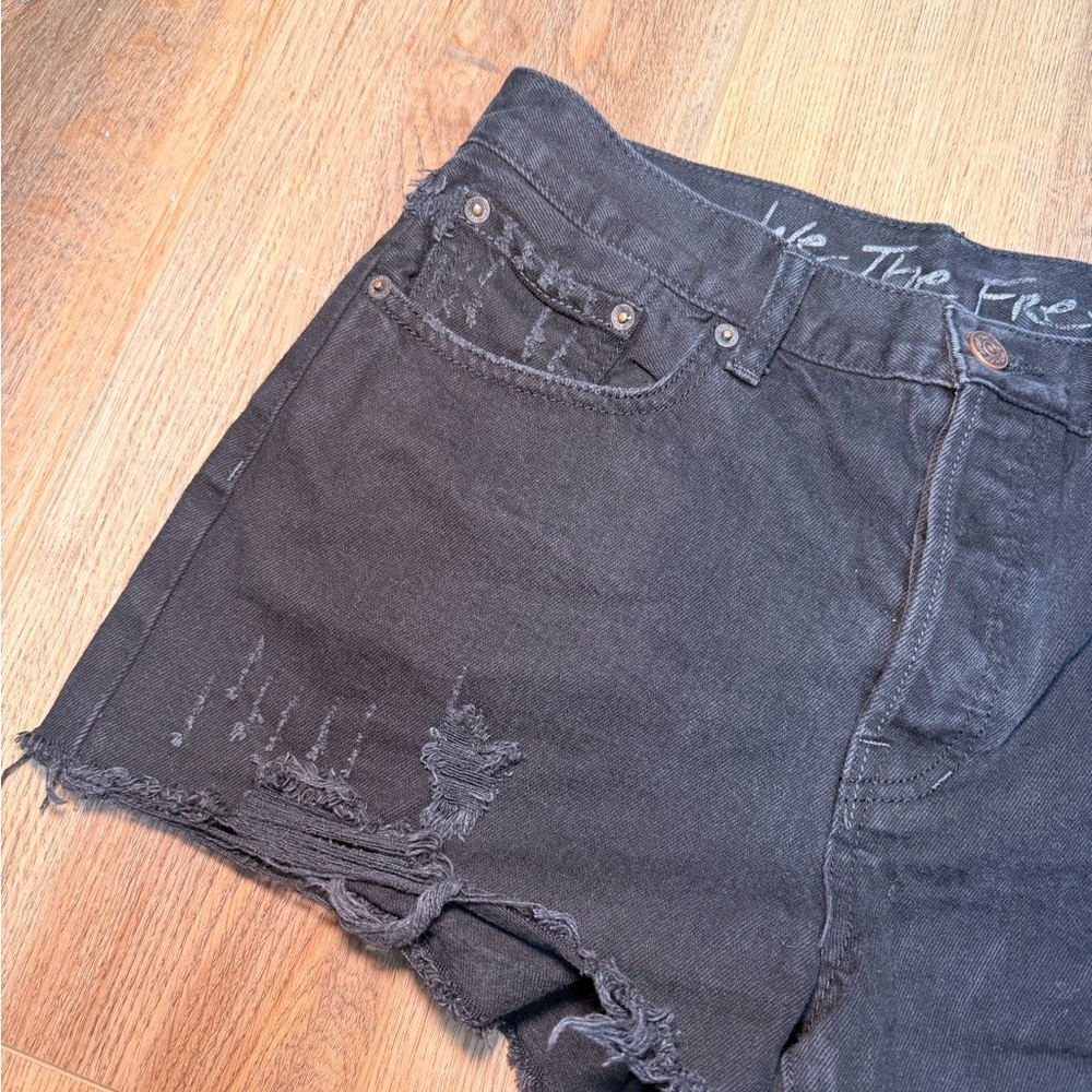 We The Free Sofia Distressed Cut Off Denim Shorts Black Women’s Size 30 Raw Hem - Picture 6 of 6